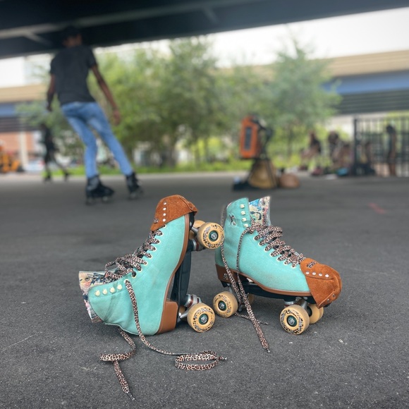 Meet your Posher, Angela - Picture 2 of 7